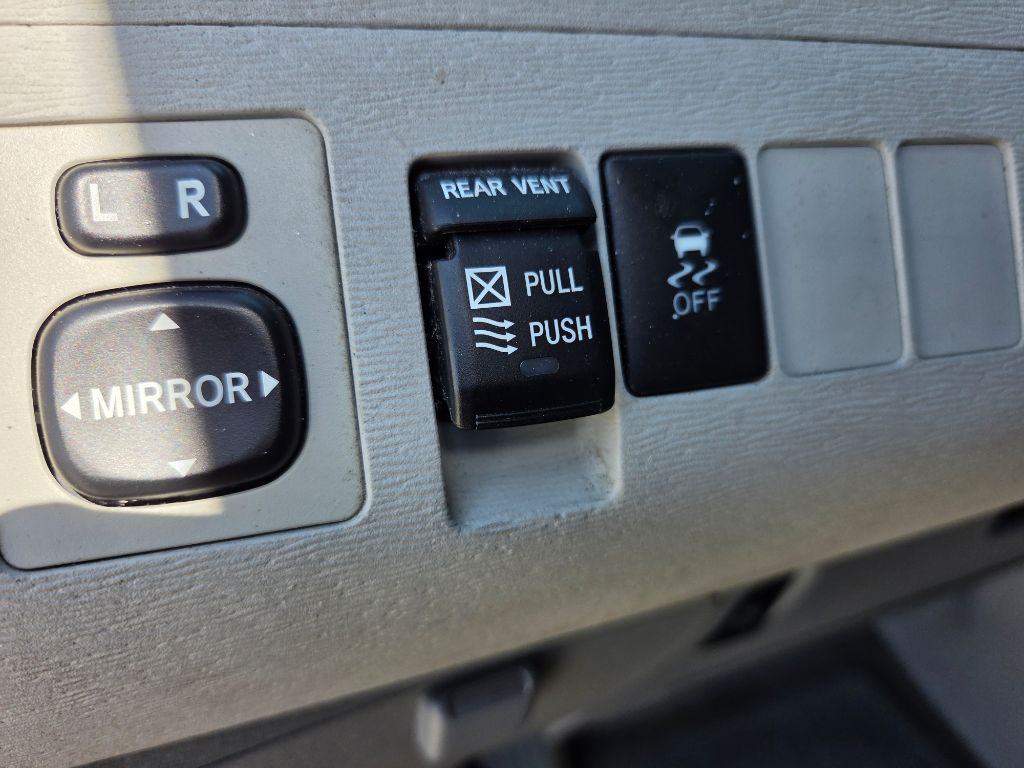 2012 Toyota Sienna XLE - Photo 17