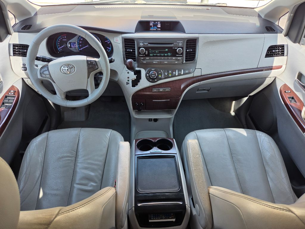 2012 Toyota Sienna XLE - Photo 30