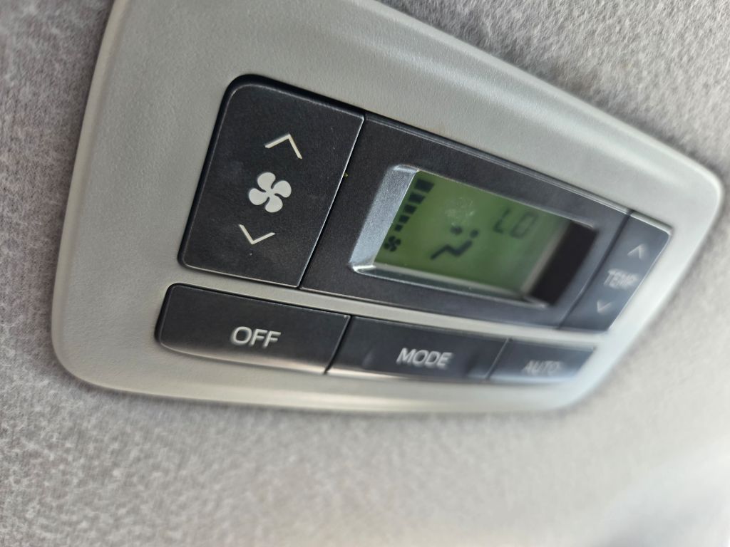 2012 Toyota Sienna XLE - Photo 33