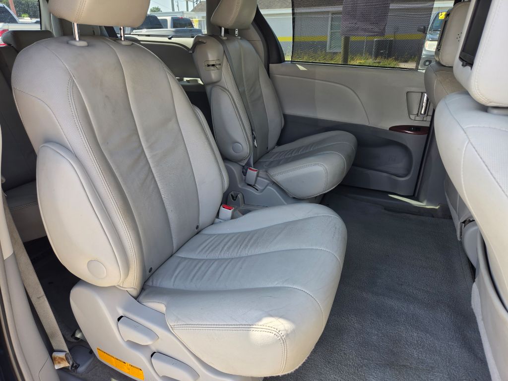 2012 Toyota Sienna XLE - Photo 36