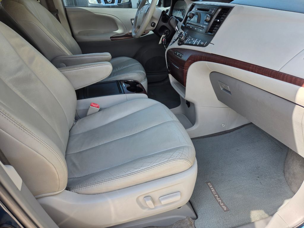 2012 Toyota Sienna XLE - Photo 41