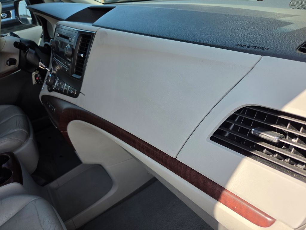 2012 Toyota Sienna XLE - Photo 44