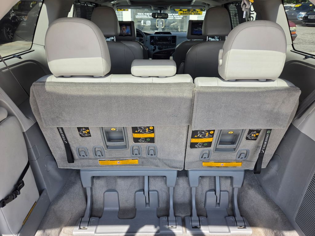 2012 Toyota Sienna XLE - Photo 34