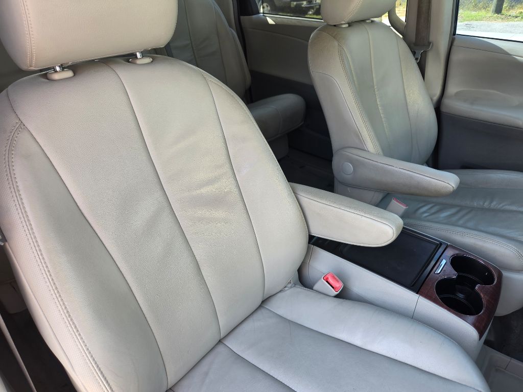 2012 Toyota Sienna XLE - Photo 43