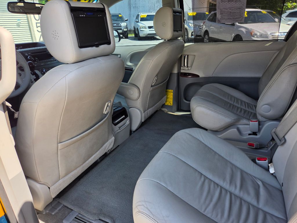 2012 Toyota Sienna XLE - Photo 25