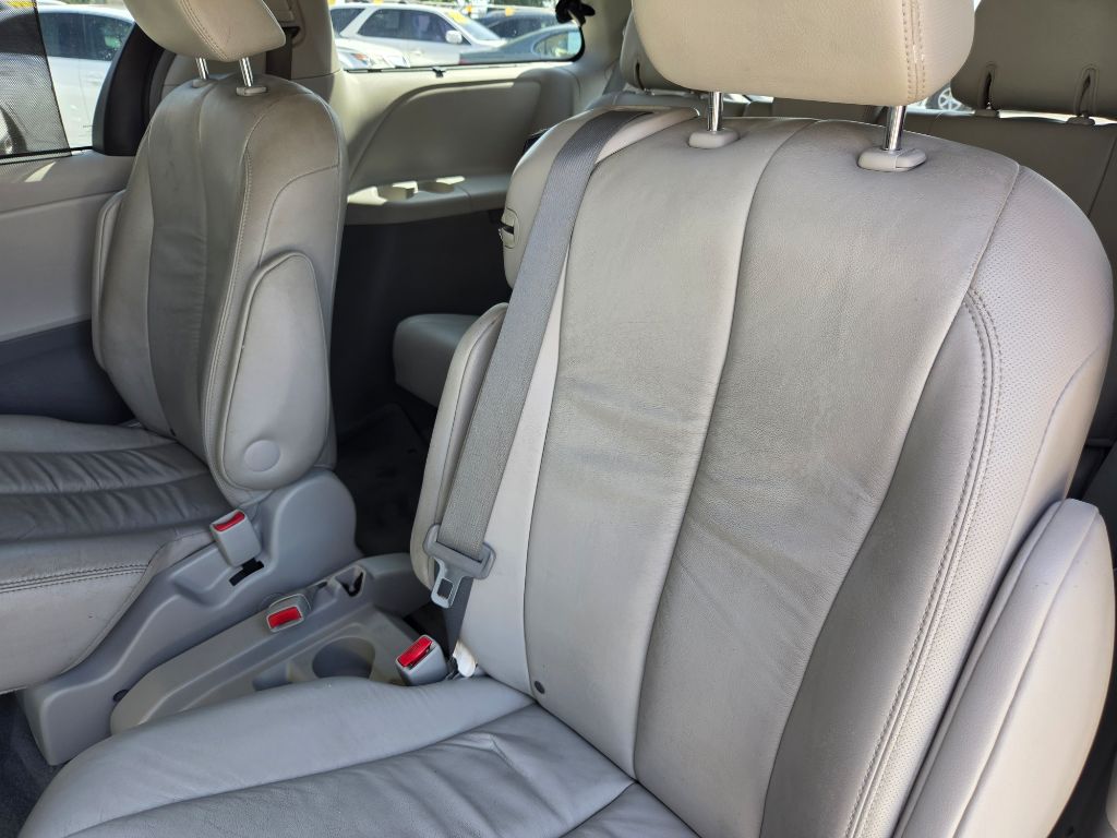 2012 Toyota Sienna XLE - Photo 28
